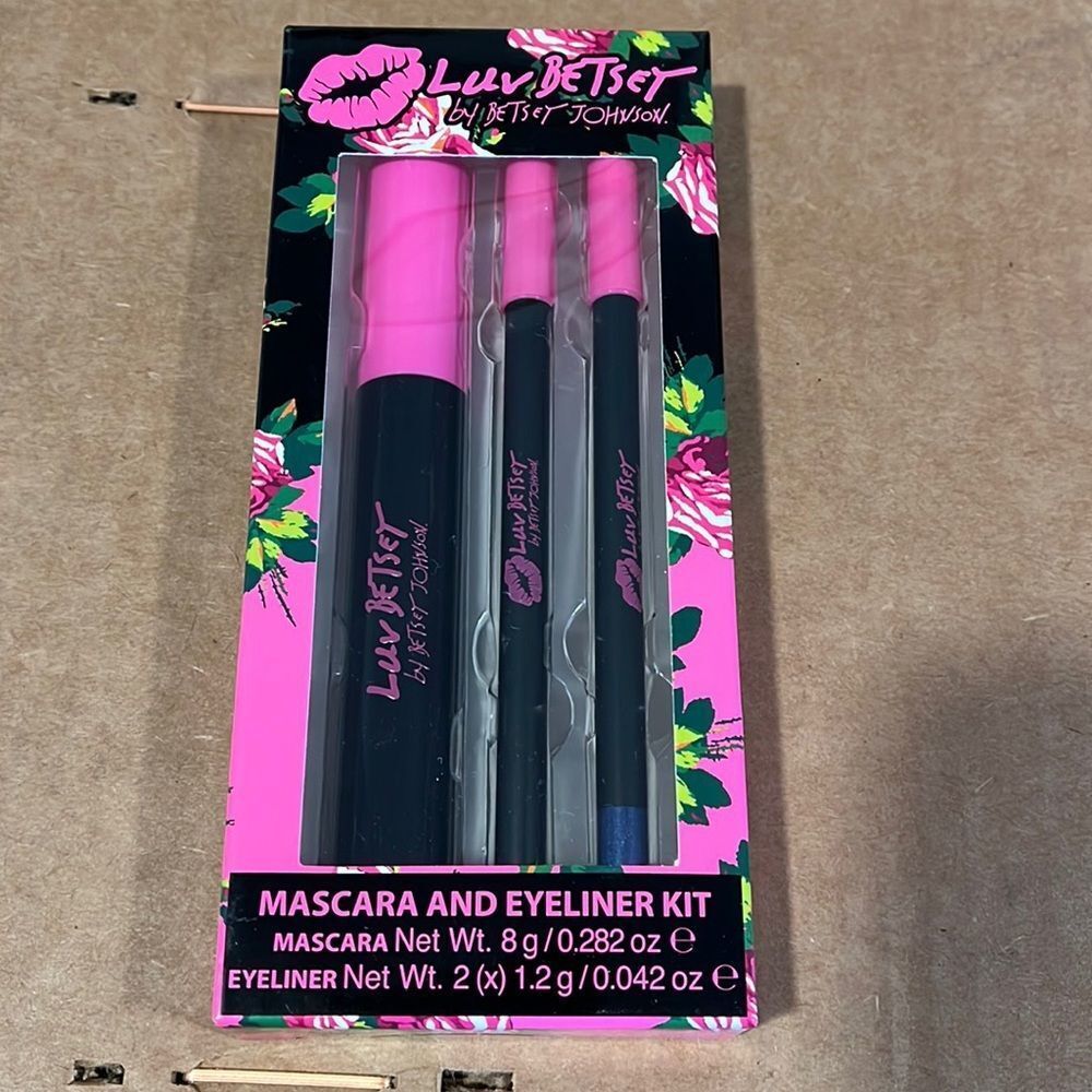 NWT Betsey Johnson mascara and eyeliner kit